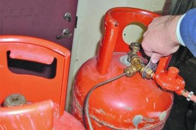 Buteliile de gaz continuă să facă jertfe. O femeie s-a ales cu arsuri, iar un bărbat cu traumatisme în urma a două deflagrații